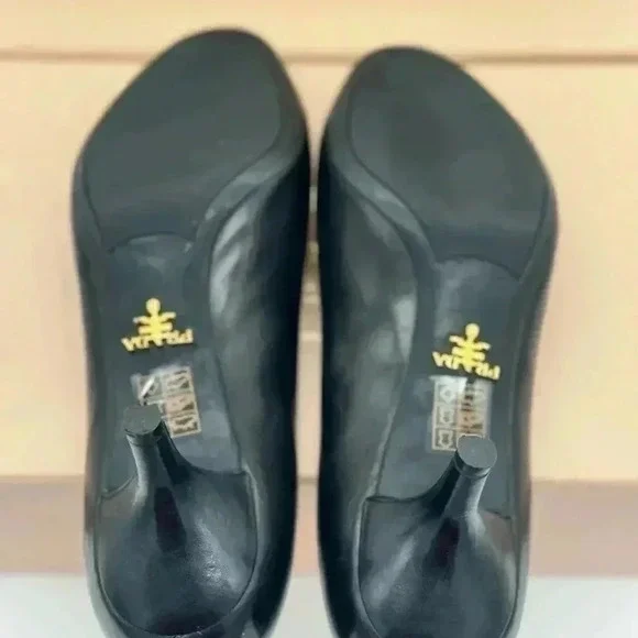 Prada Shoes Size 37.5 - Picture 3 of 7